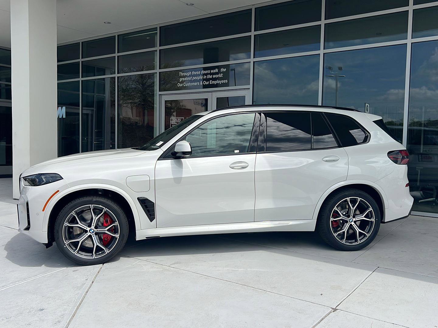 New 2026 BMW X5 xDrive50e w/ M Sport Package image 4