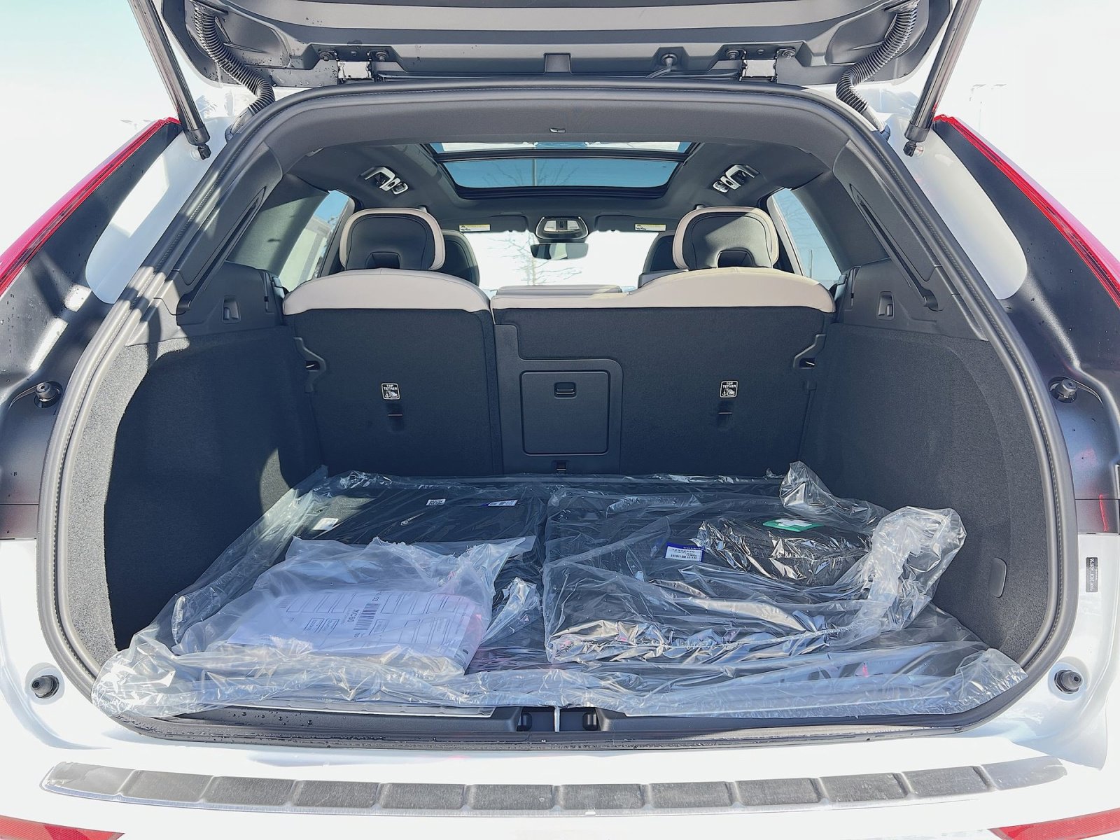 New 2026 Volvo XC60 B5 Plus w/ Protection Package Premier AWD/4WD image 26