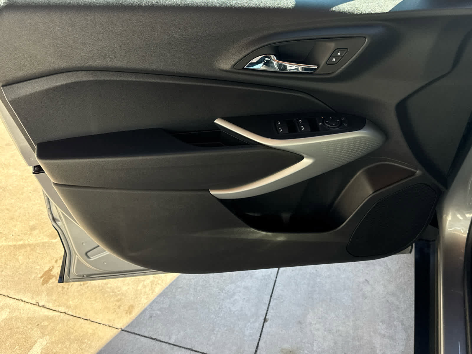 Certified 2025 Chevrolet Trax LS image 8