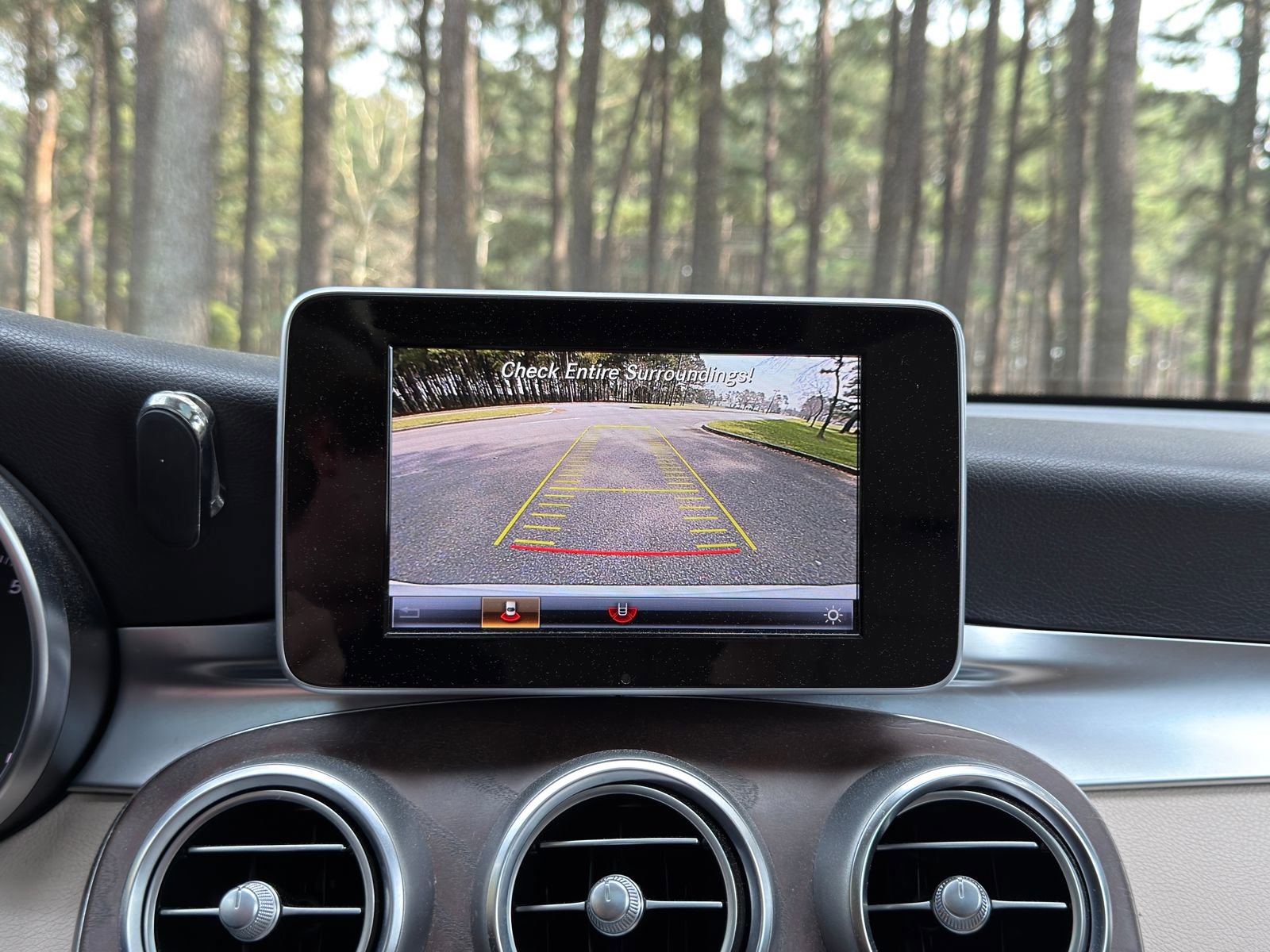 Used 2019 Mercedes-Benz GLC 300 4MATIC image 4