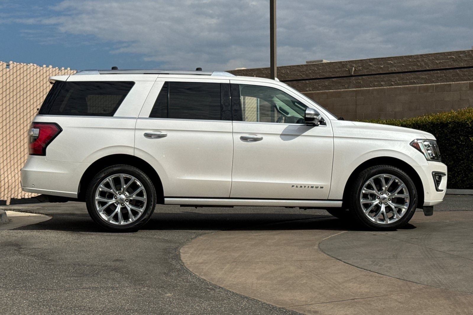 Used 2019 Ford Expedition Platinum RWD image 3