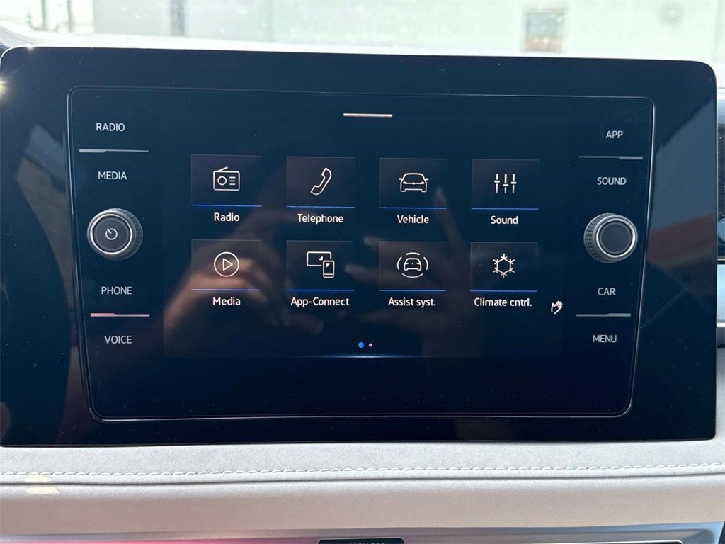 Used 2025 Volkswagen Taos SE image 21