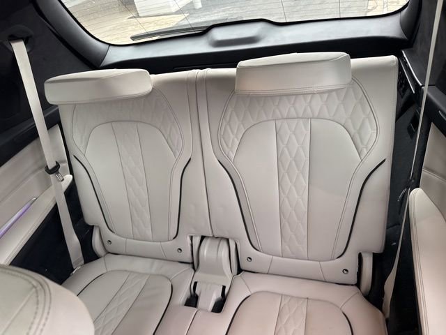 Used 2021 BMW X7 M50i image 17