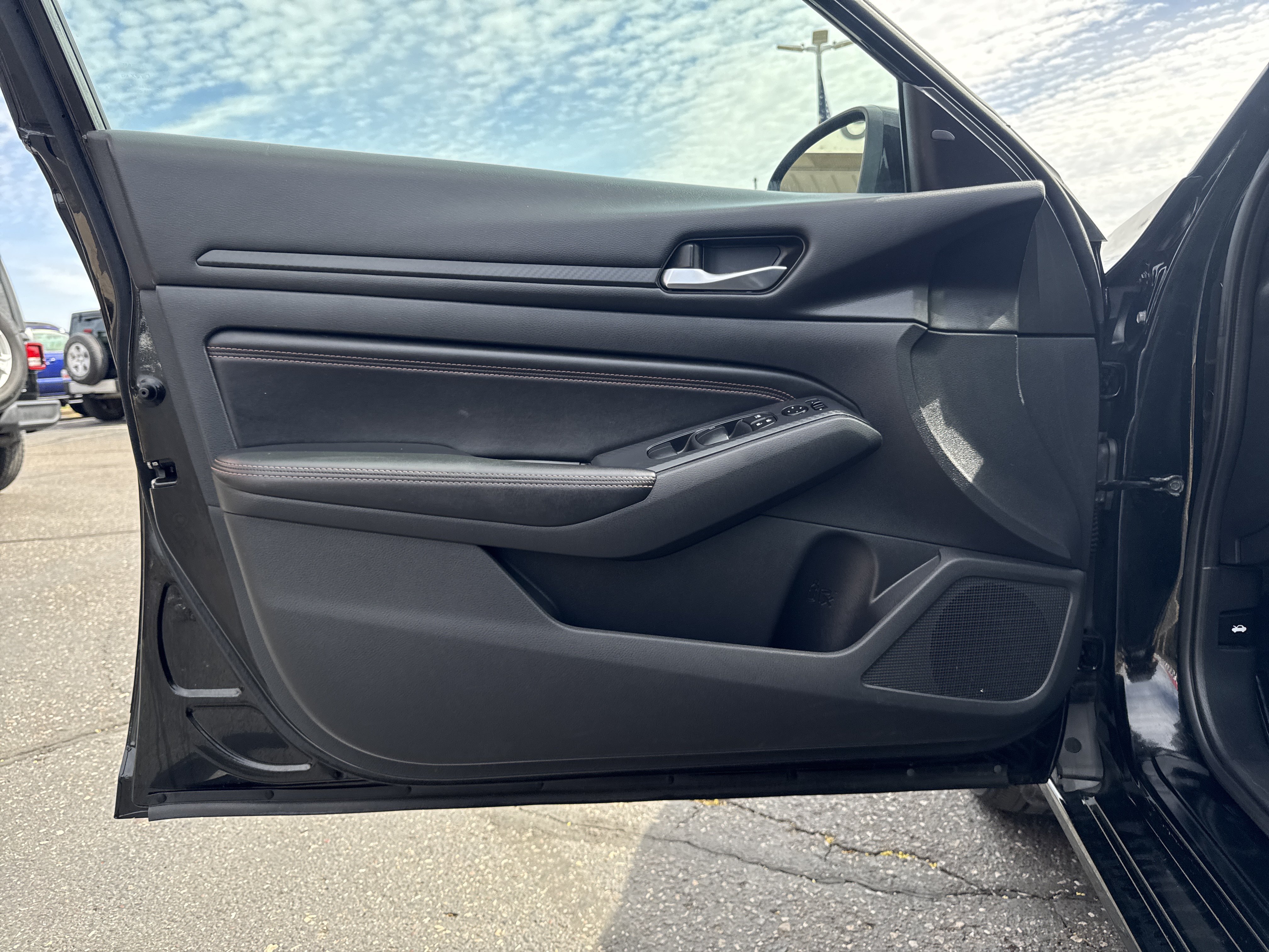 Used 2019 Nissan Altima 2.5 SR w/ SR Premium Package AWD/4WD image 12