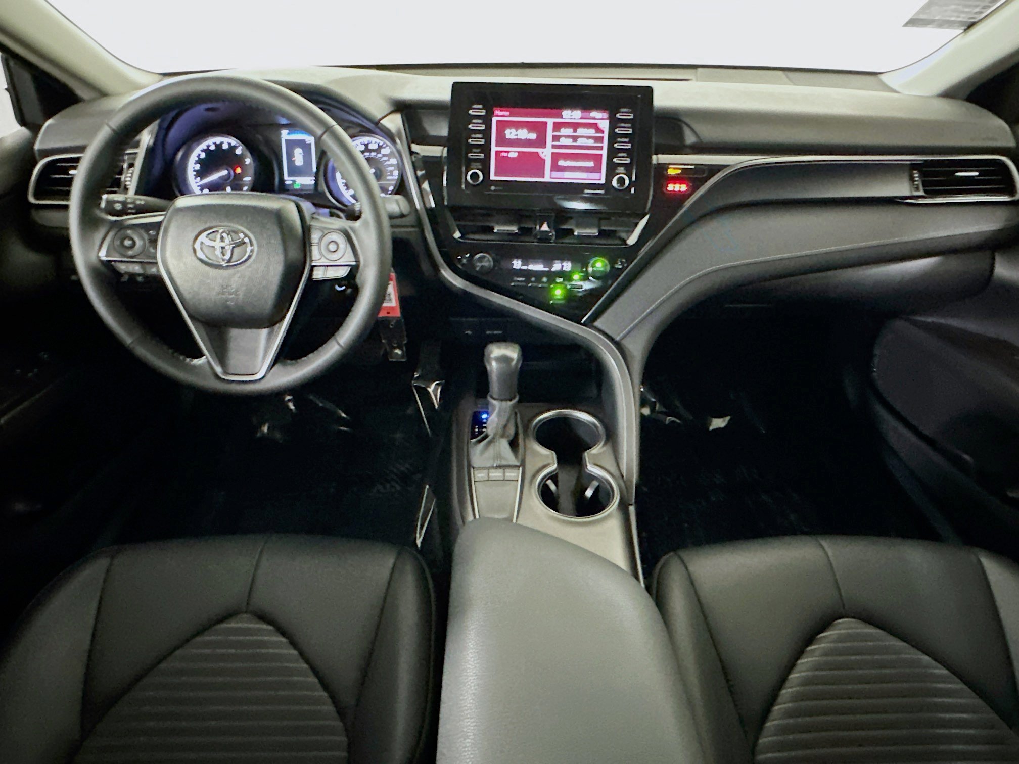 Used 2024 Toyota Camry SE FWD image 25