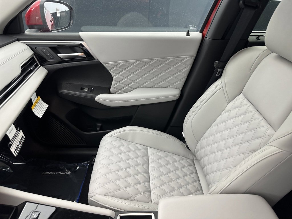 New 2025 Mitsubishi Outlander SEL image 16