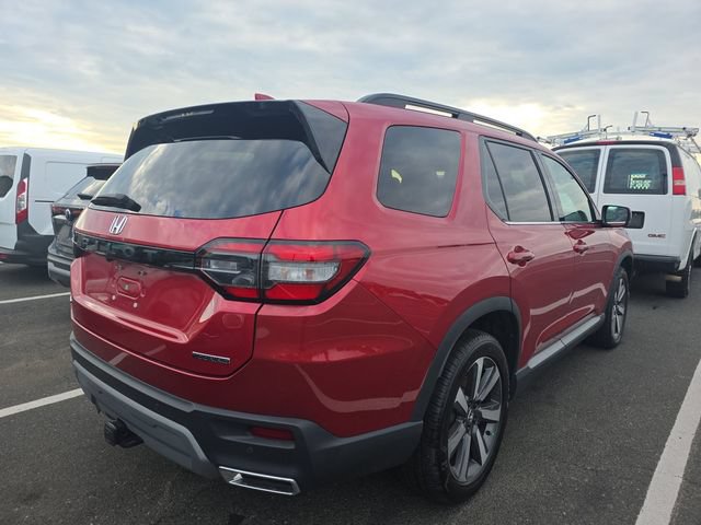 Used 2025 Honda Pilot Touring image 3