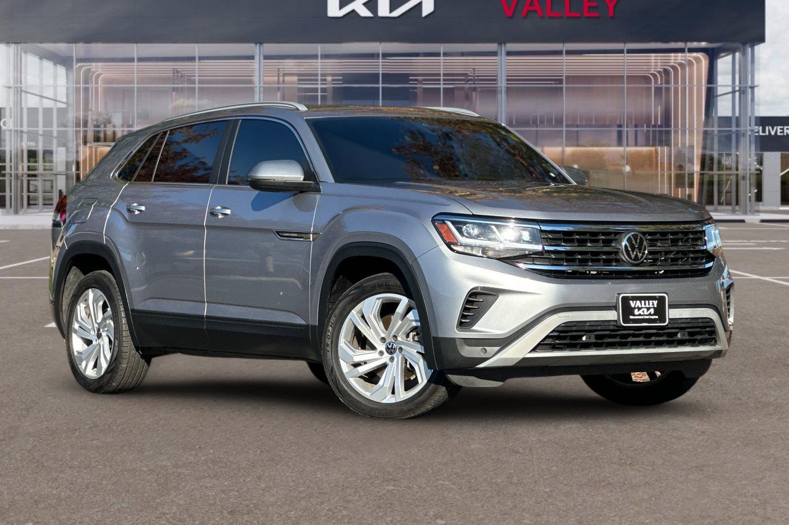 Used 2020 Volkswagen Atlas Cross Sport SEL image 2