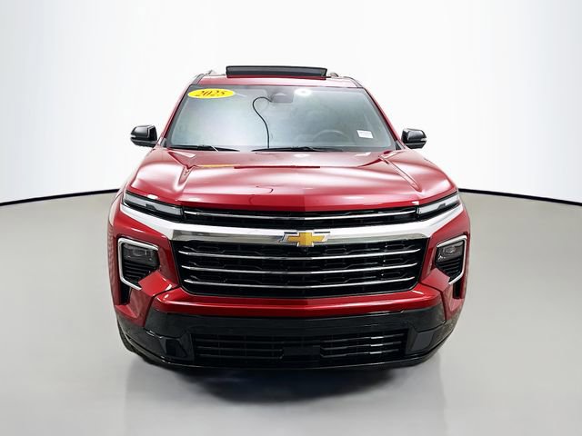 Used 2025 Chevrolet Traverse High Country image 2