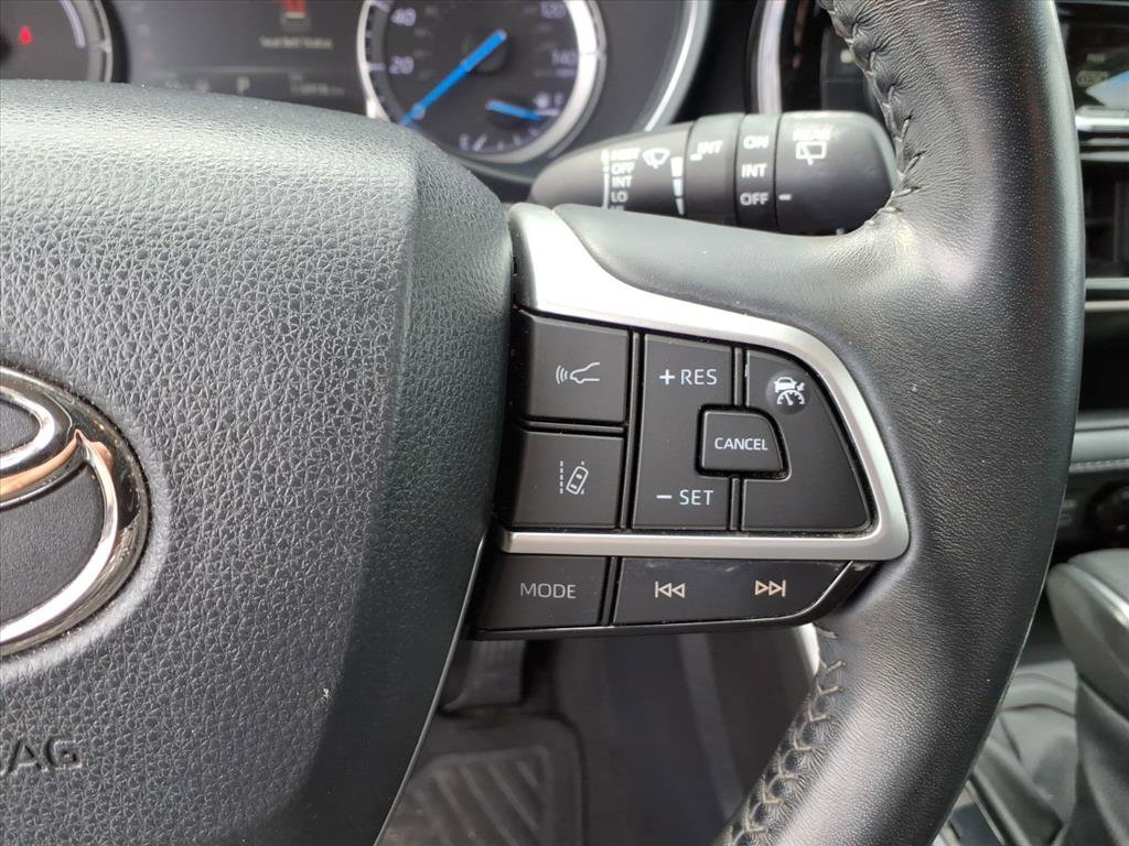 Used 2022 Toyota Highlander XLE image 21