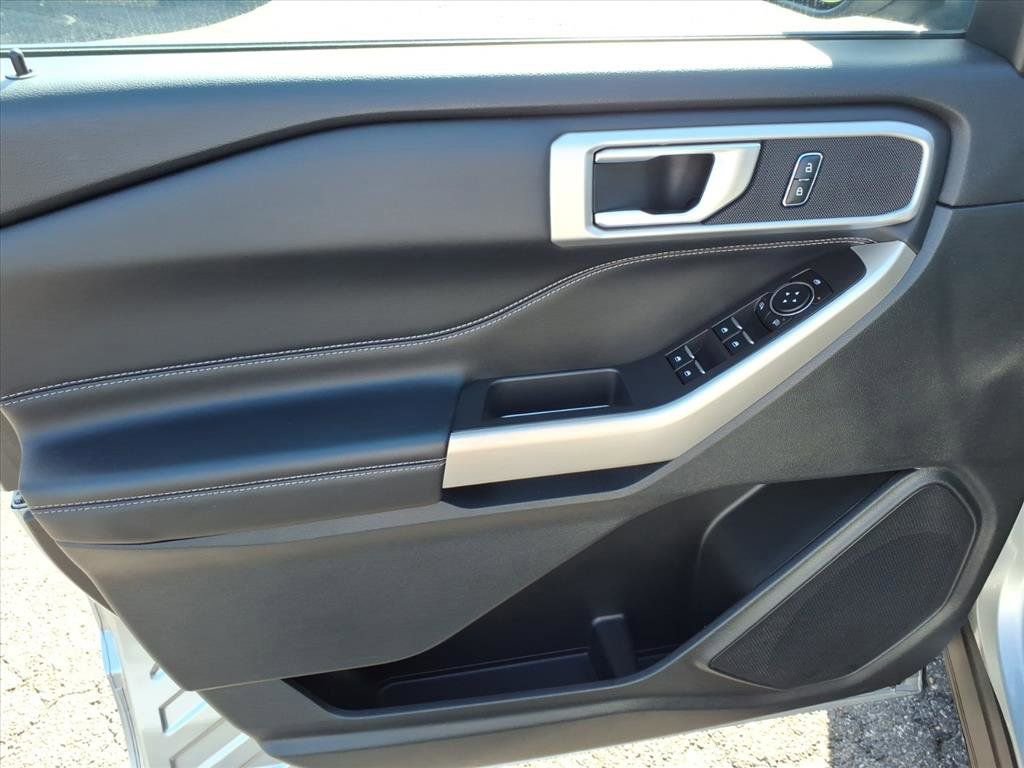 Used 2023 Ford Explorer XLT image 21