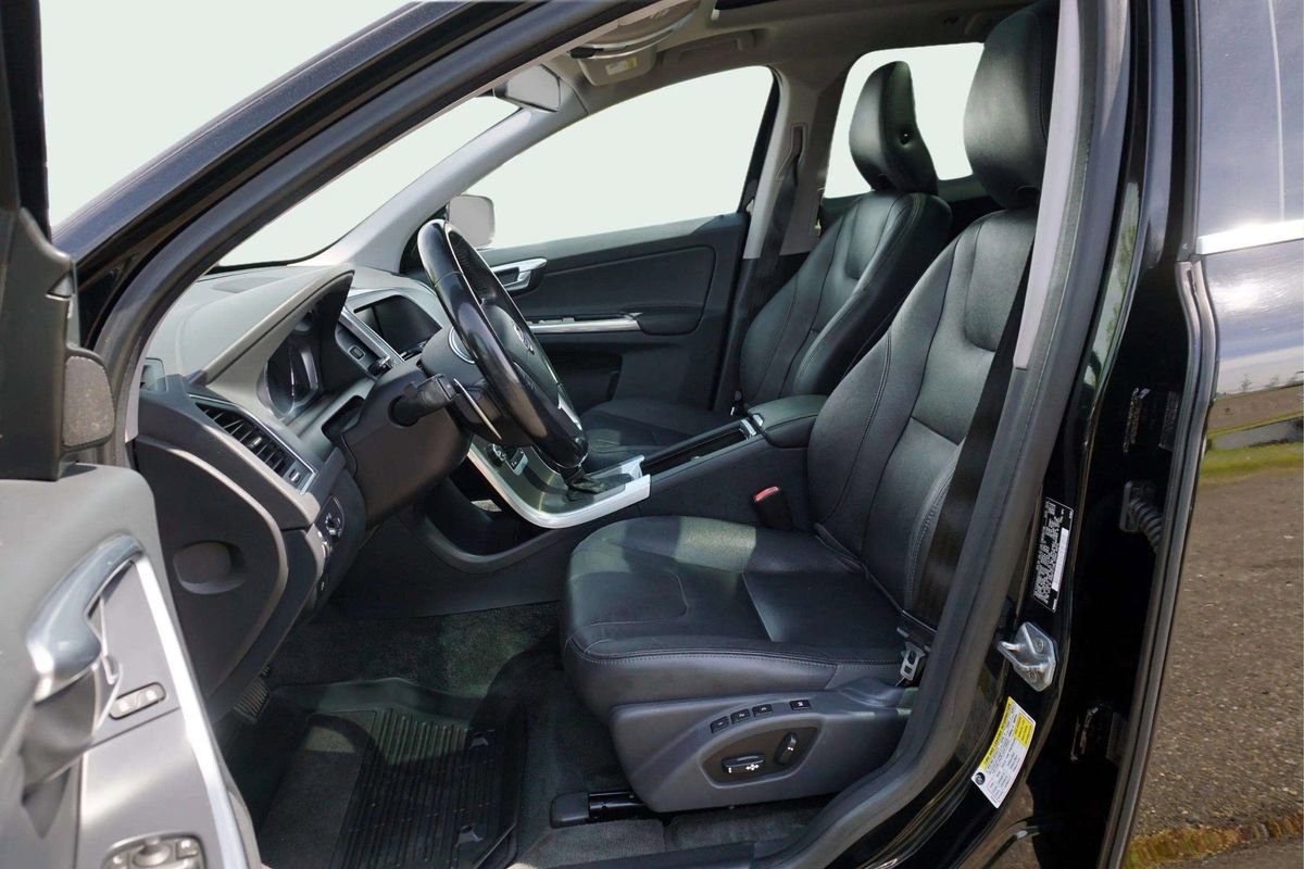 Used 2015 Volvo XC60 T6 Platinum AWD/4WD image 16