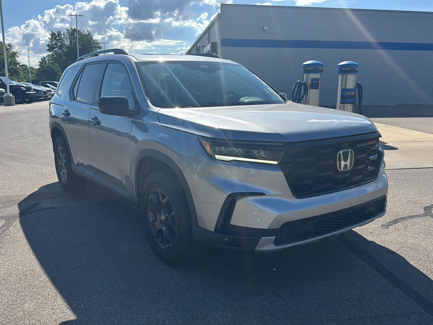 Used 2025 Honda Pilot TrailSport image 7