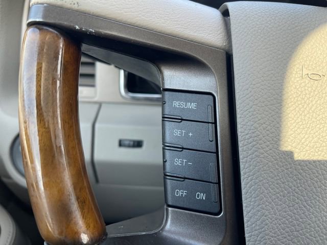 Used 2014 Lincoln Navigator L 4WD image 25