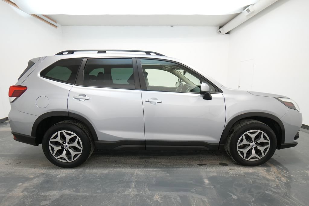 Used 2023 Subaru Forester Premium image 10