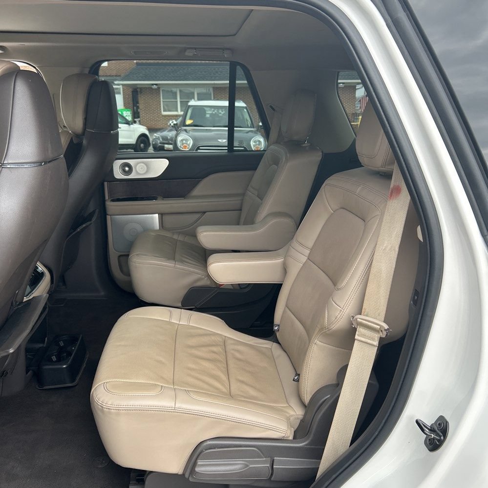 Used 2022 Lincoln Navigator Reserve AWD/4WD image 5