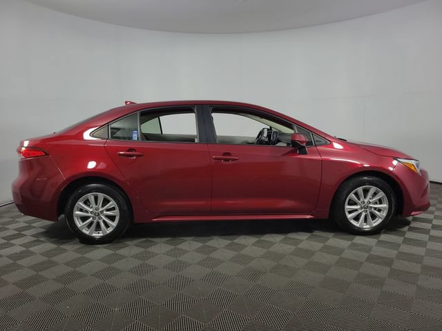 Used 2025 Toyota Corolla LE w/ LE Premium Package FWD image 10