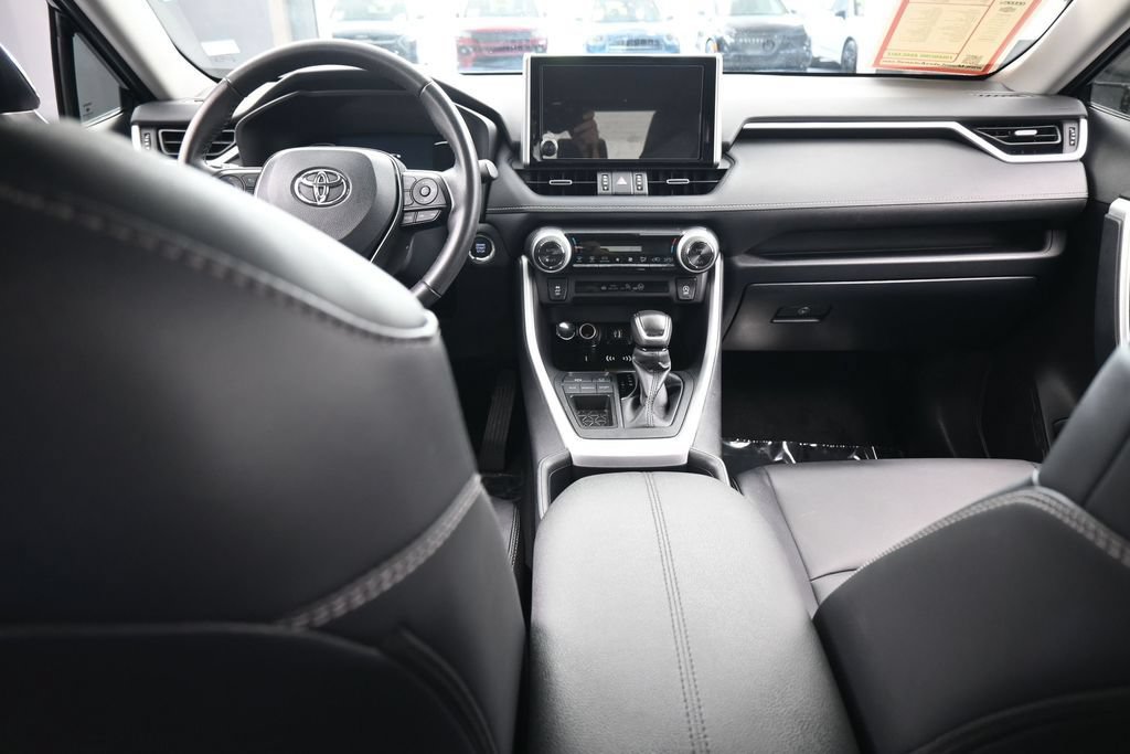 Used 2025 Toyota RAV4 XLE Premium FWD image 38