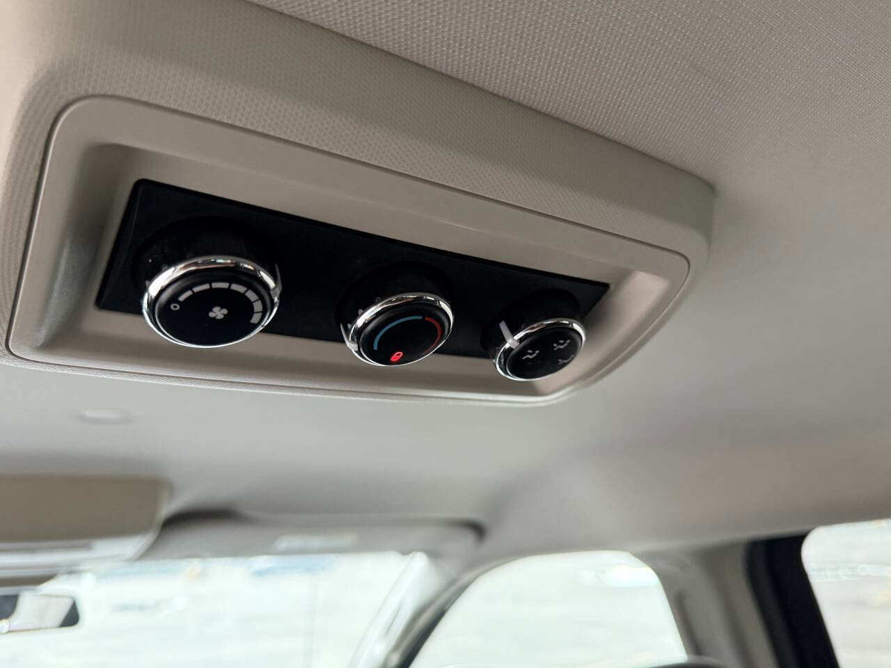 Used 2013 Dodge Grand Caravan SE image 25