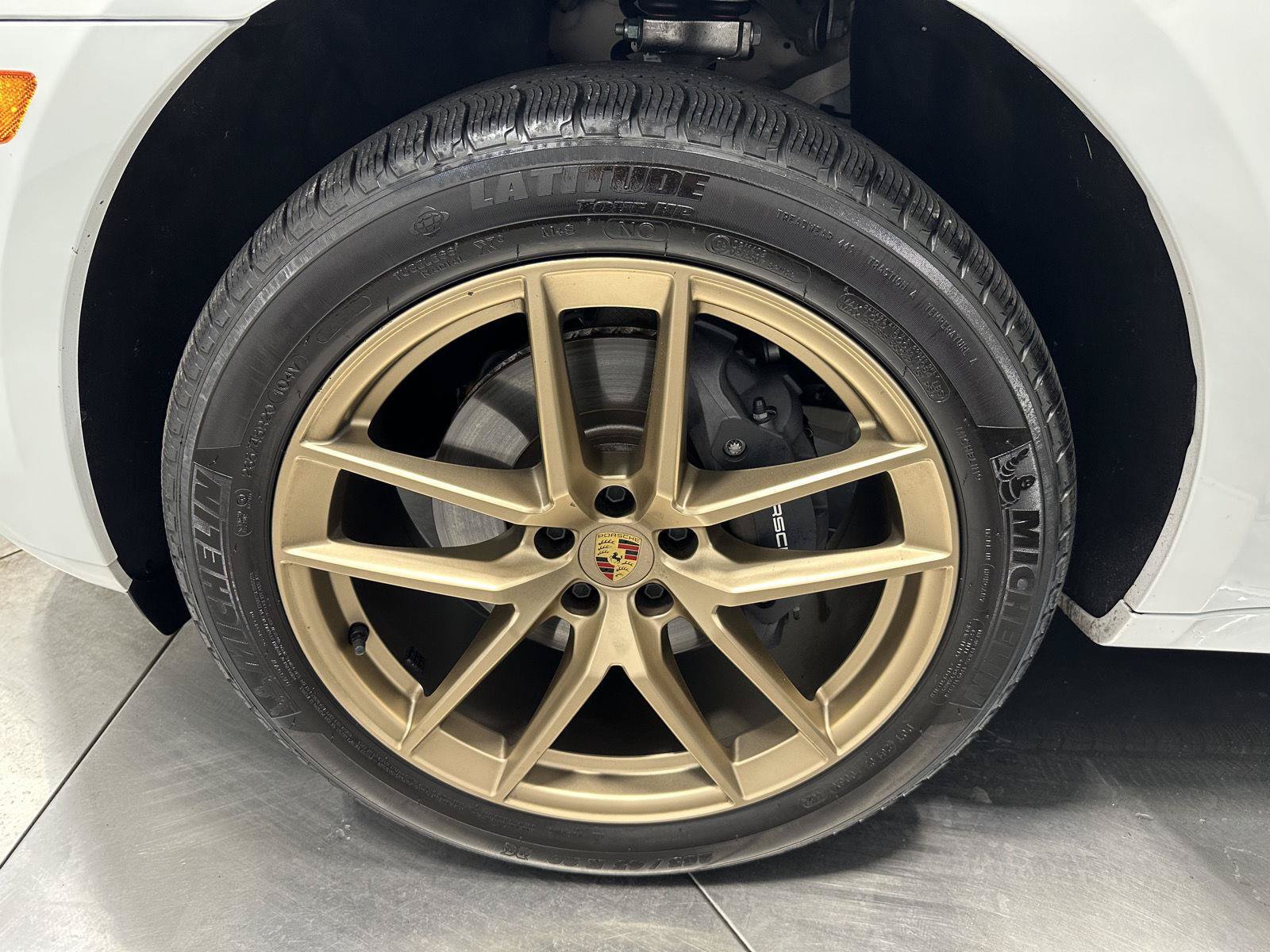Certified 2025 Porsche Macan AWD/4WD image 11