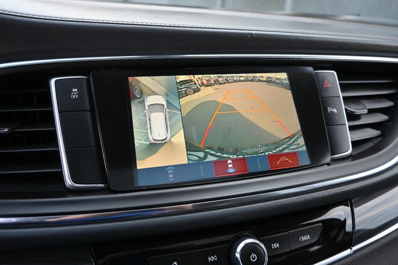 Used 2018 Buick Enclave Essence FWD image 18