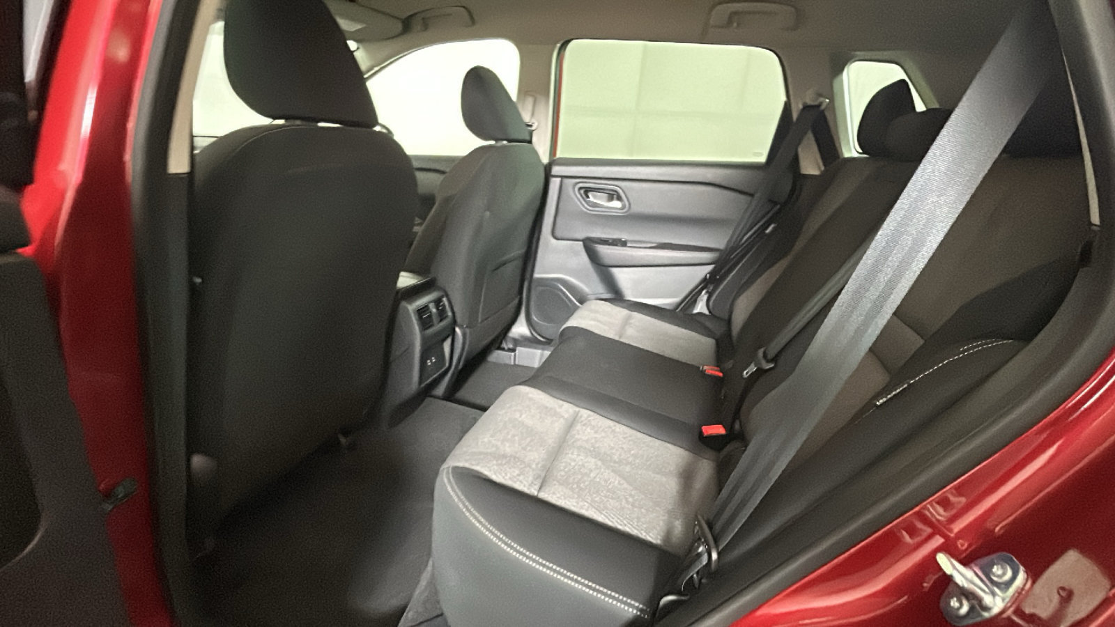Certified 2026 Nissan Rogue SV AWD/4WD image 32