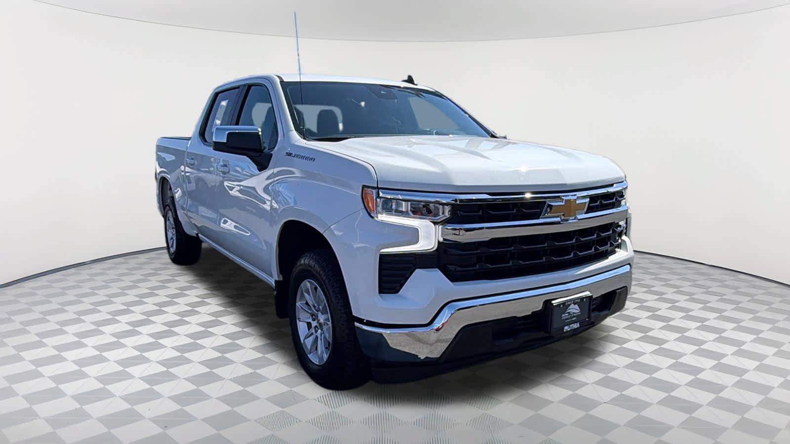Used 2025 Chevrolet Silverado 1500 LT RWD image 3