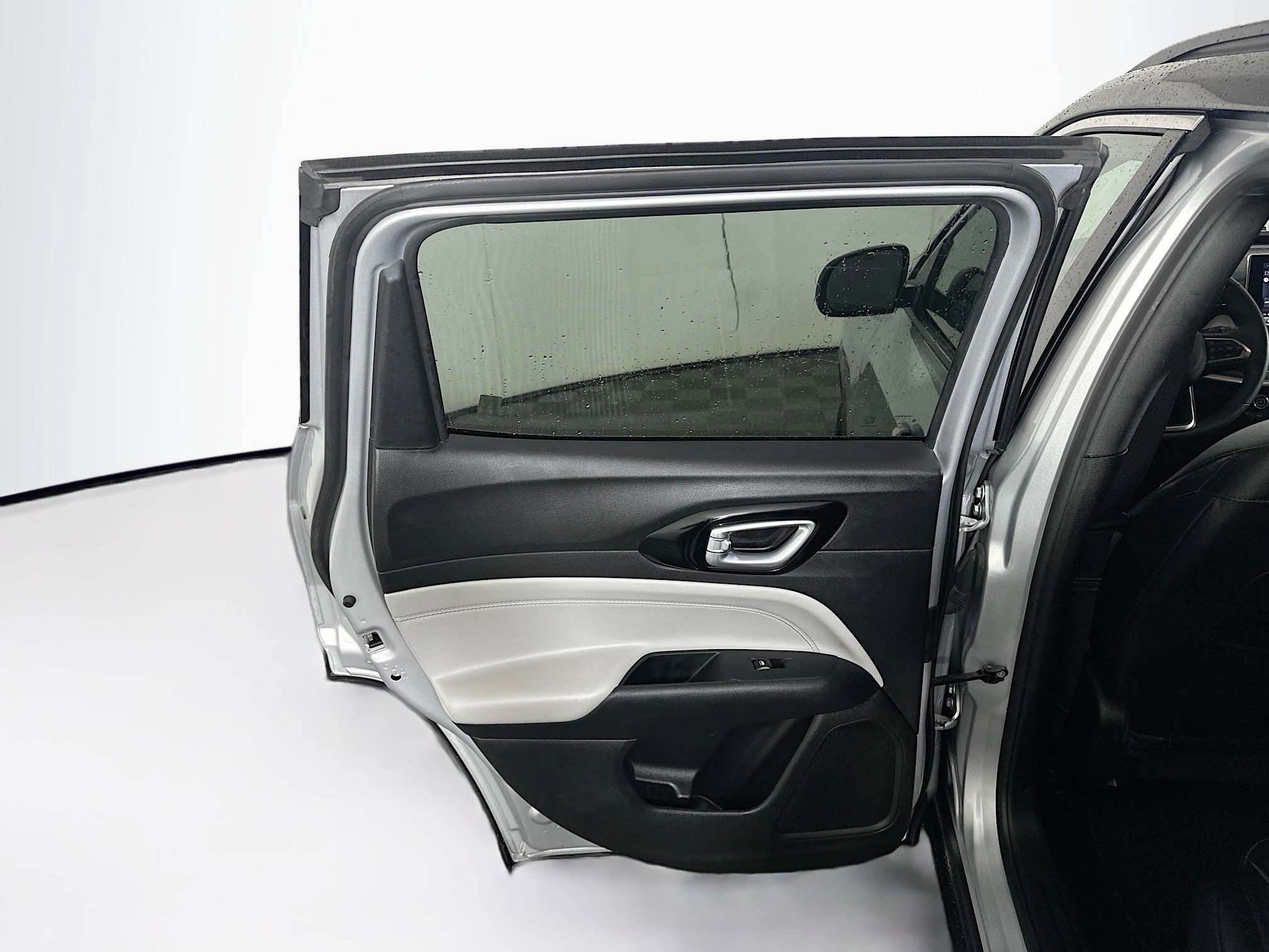 Used 2025 Jeep Compass Limited image 25