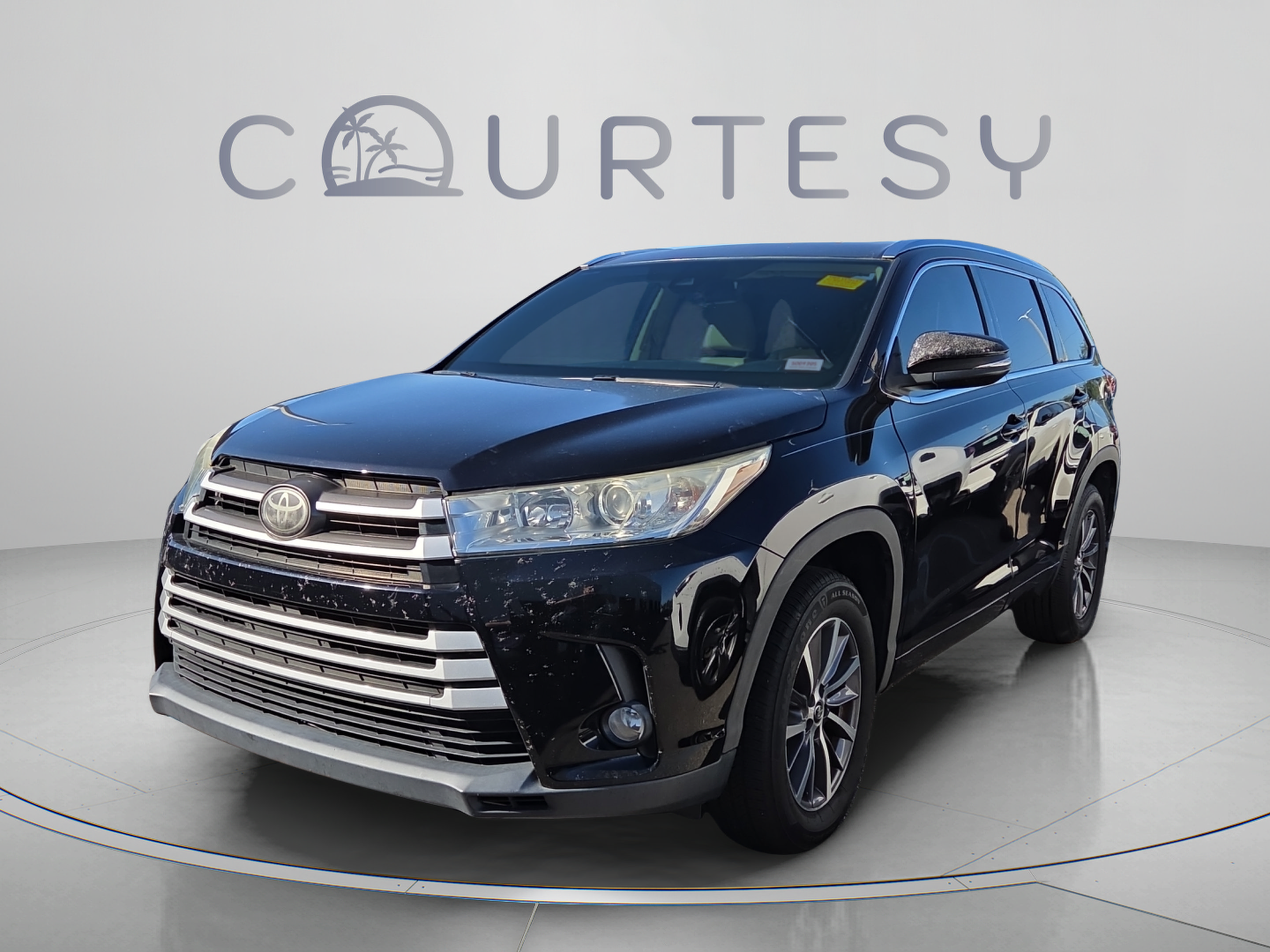 Used 2018 Toyota Highlander XLE FWD image 1