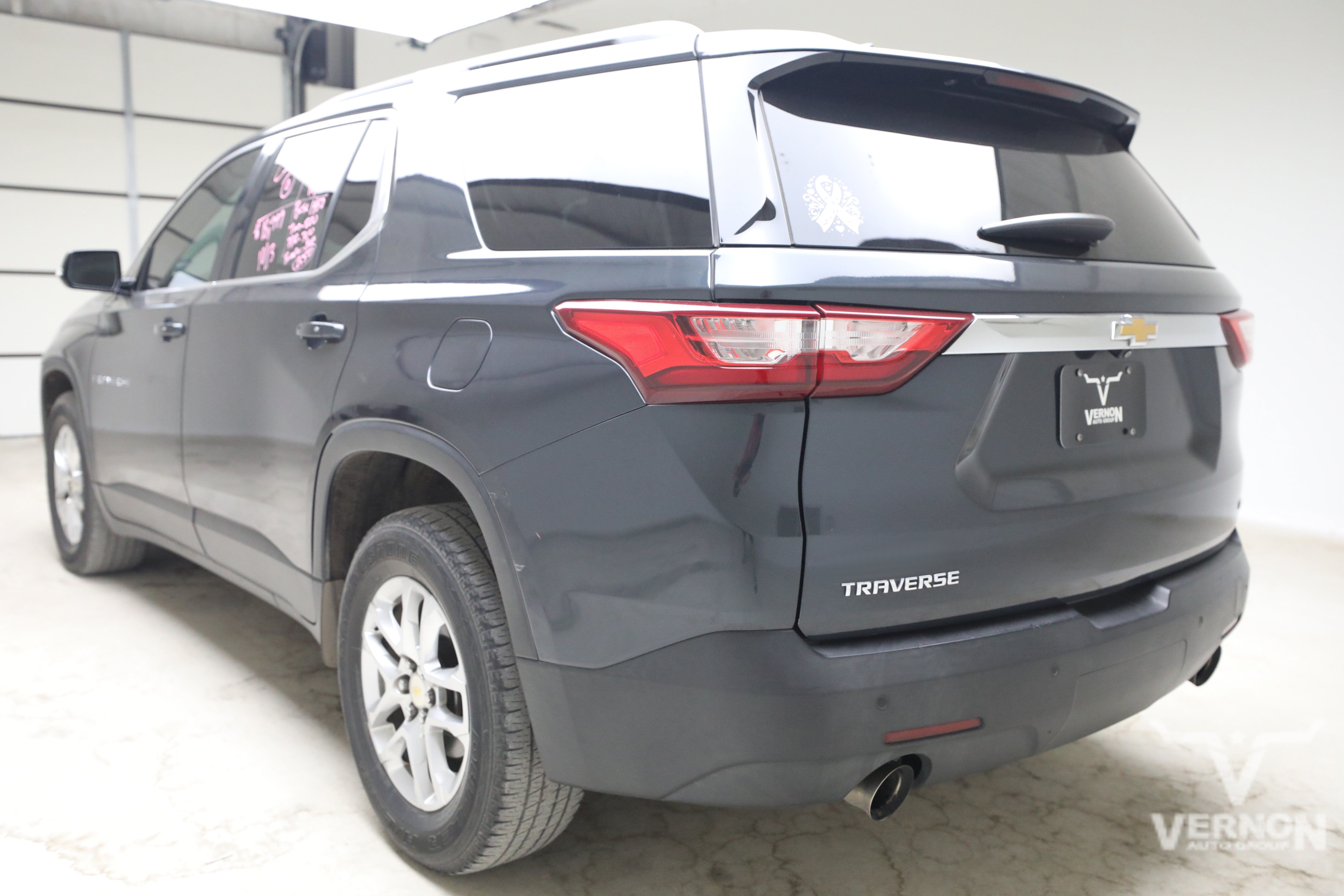 Used 2020 Chevrolet Traverse LT w/ LPO, Floor Liner Package FWD image 2