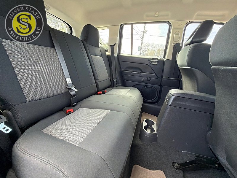 Used 2009 Jeep Compass Sport FWD image 19