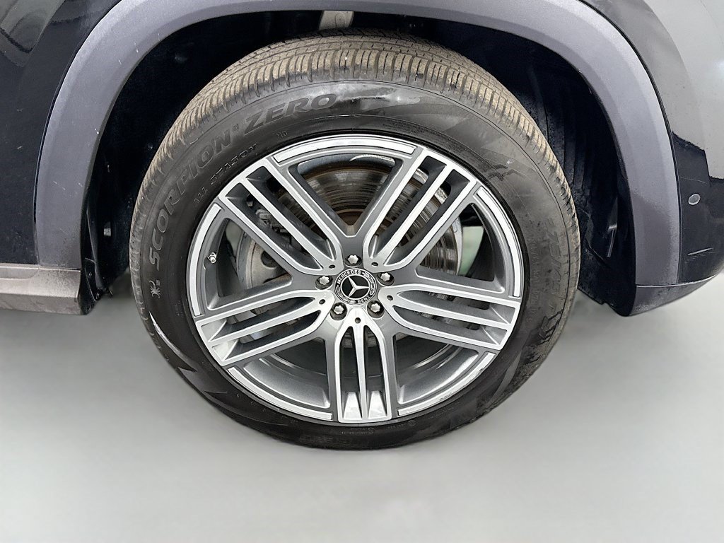 Used 2025 Mercedes-Benz GLS 450 4MATIC image 31