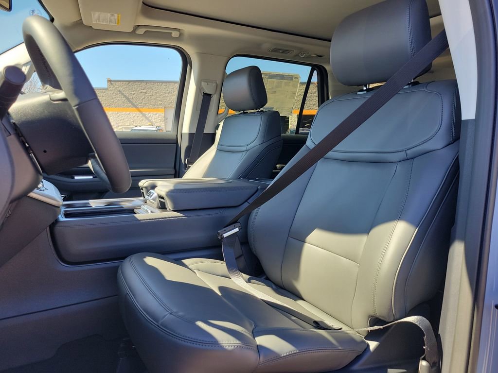 New 2026 Ford Expedition Active image 17