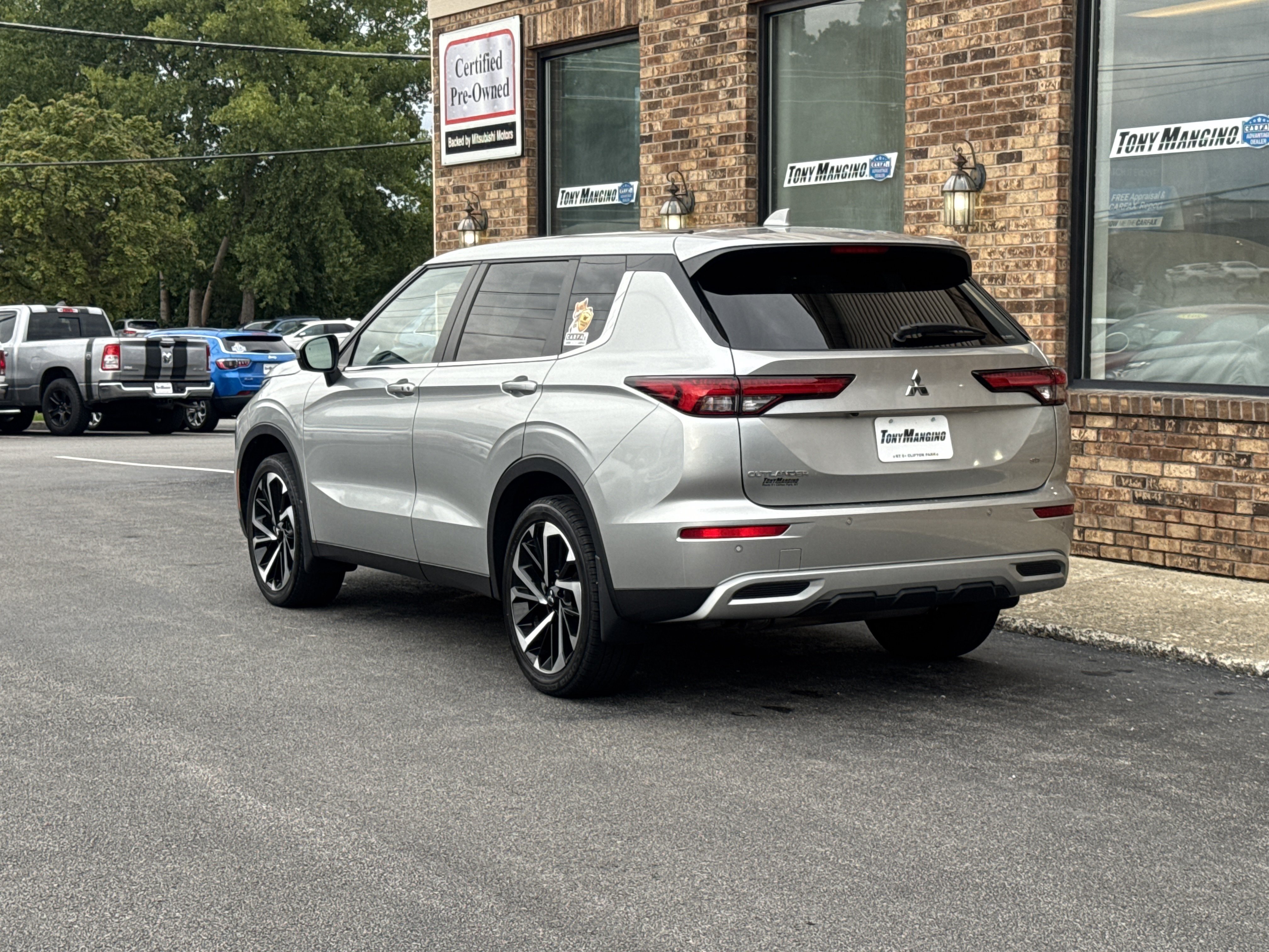 Used 2022 Mitsubishi Outlander SE AWD/4WD image 3