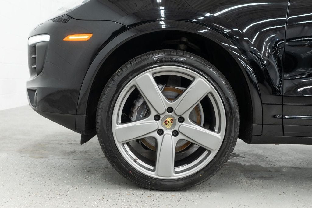 Used 2017 Porsche Cayenne Platinum Edition AWD/4WD image 34