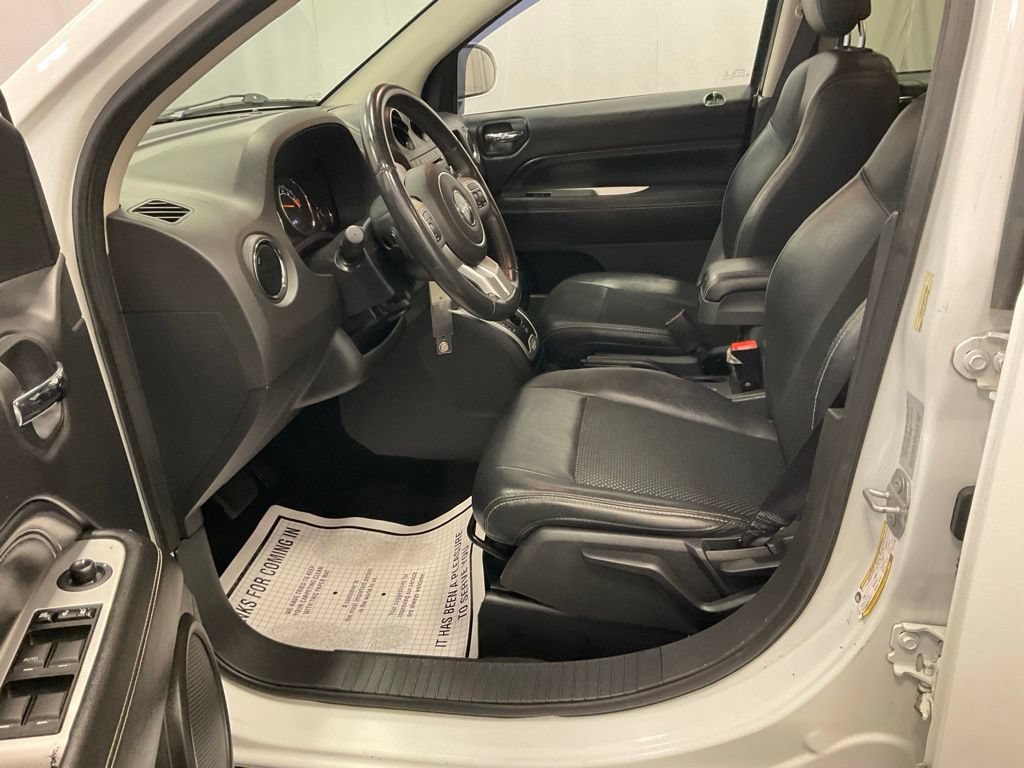 Used 2016 Jeep Compass Latitude AWD/4WD image 13