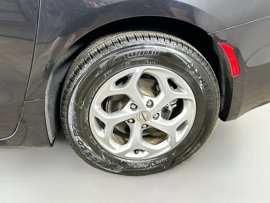 Used 2023 Chrysler Pacifica Limited image 8