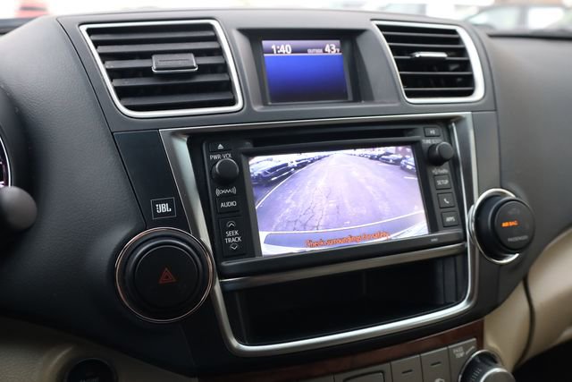 Used 2013 Toyota Highlander Limited image 18