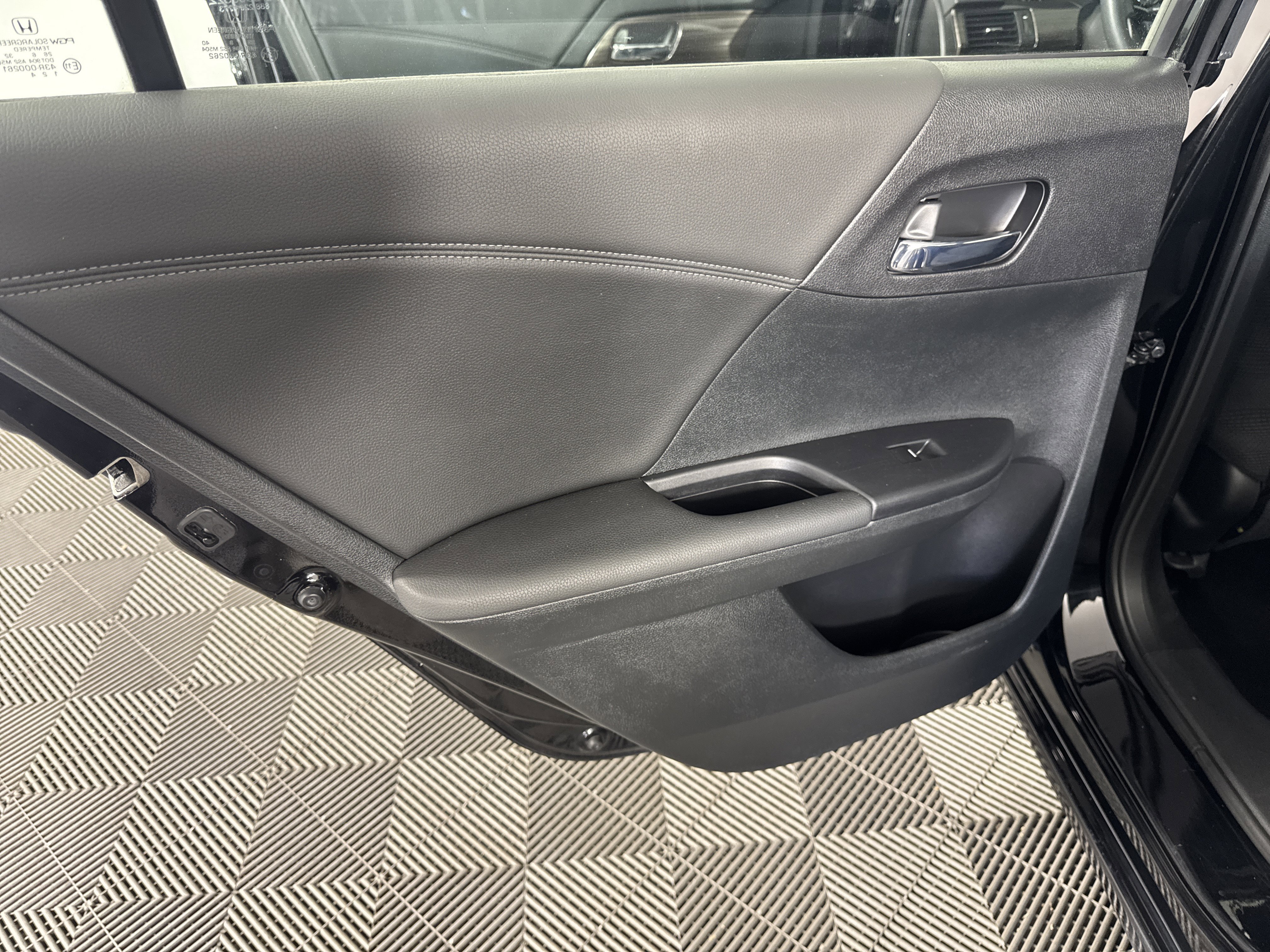 Used 2017 Honda Accord EX image 19