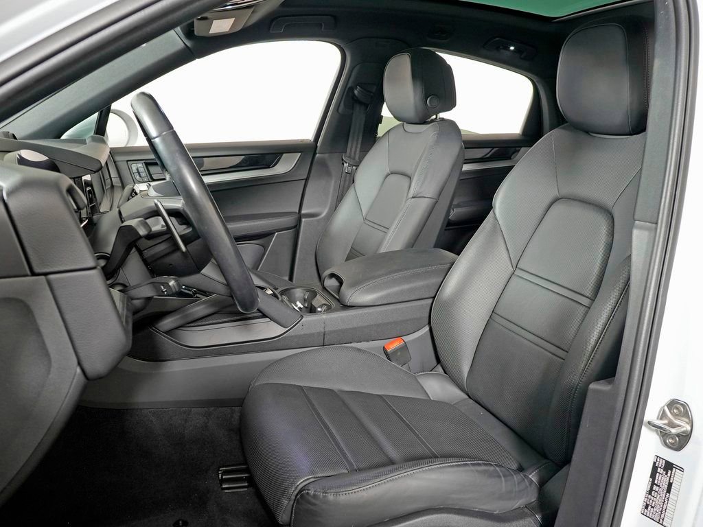 Certified 2024 Porsche Cayenne Coupe AWD/4WD image 5