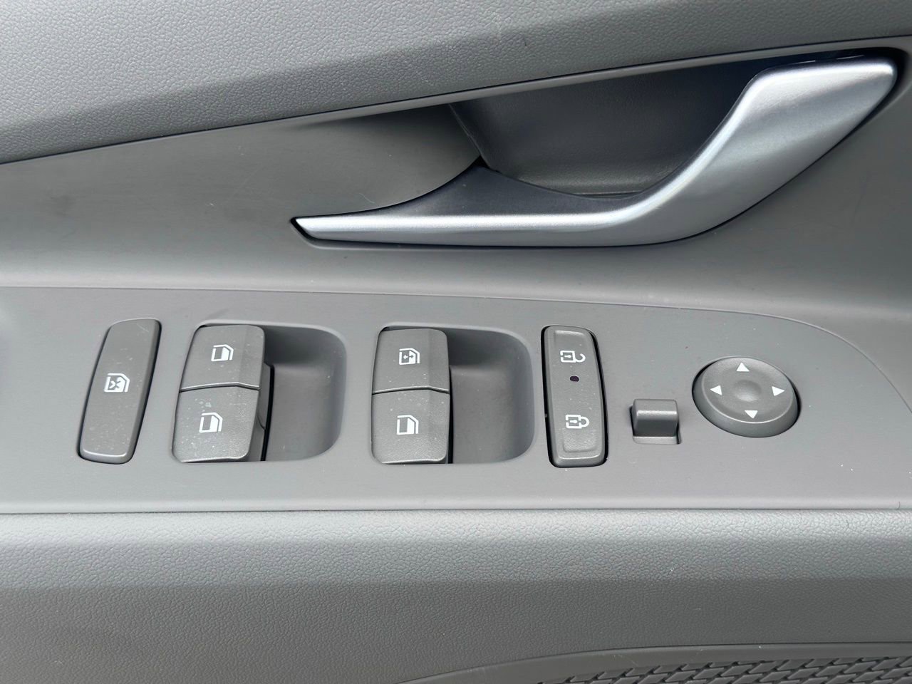 Used 2025 Hyundai Elantra Sport FWD image 21