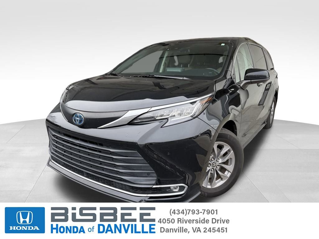 Used 2022 Toyota Sienna XLE
