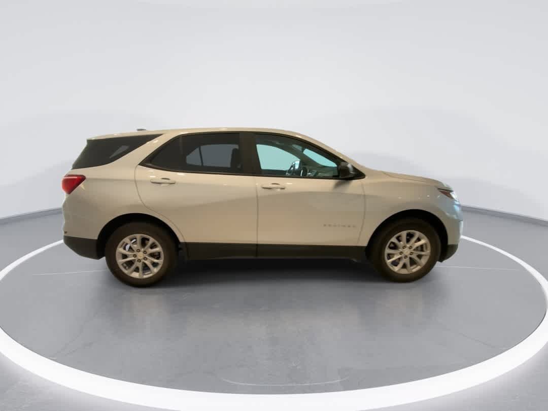Used 2021 Chevrolet Equinox LS w/ LS Convenience Package AWD/4WD image 9