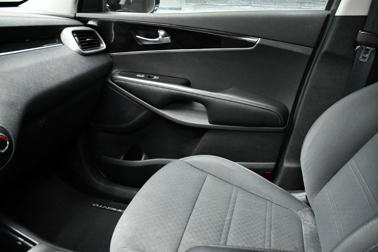 Used 2019 Kia Sorento LX image 28