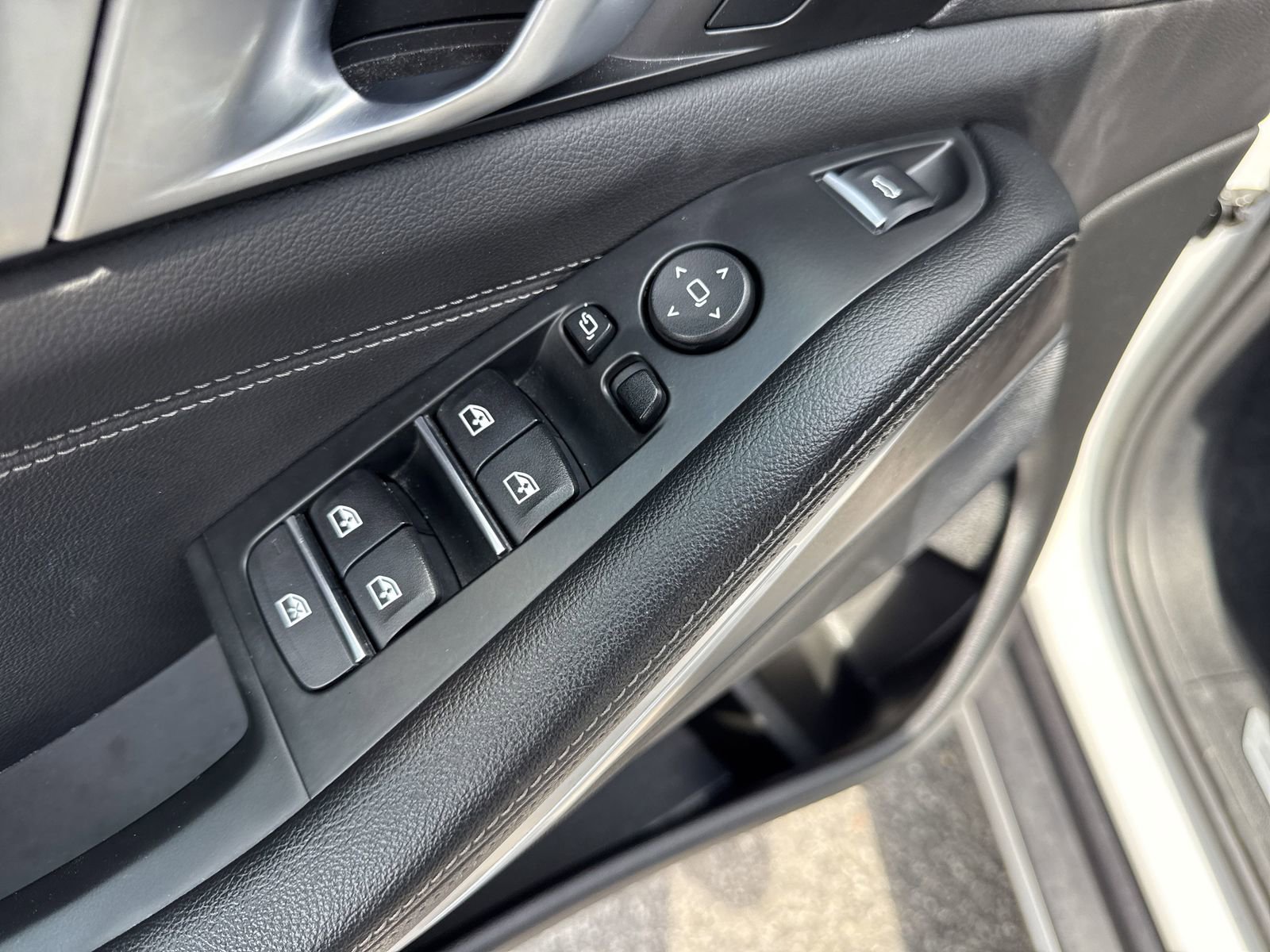 Used 2022 BMW X5 sDrive40i w/ Premium Package image 16
