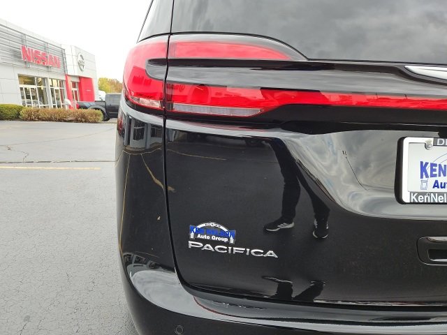 New 2026 Chrysler Pacifica Select image 8