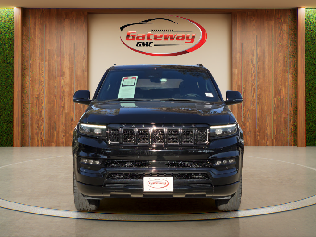 Used 2023 Jeep Grand Wagoneer Series II AWD/4WD image 2