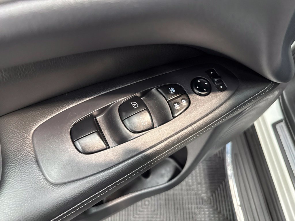 Used 2018 Nissan Pathfinder SL w/ SL Premium Package AWD/4WD image 15