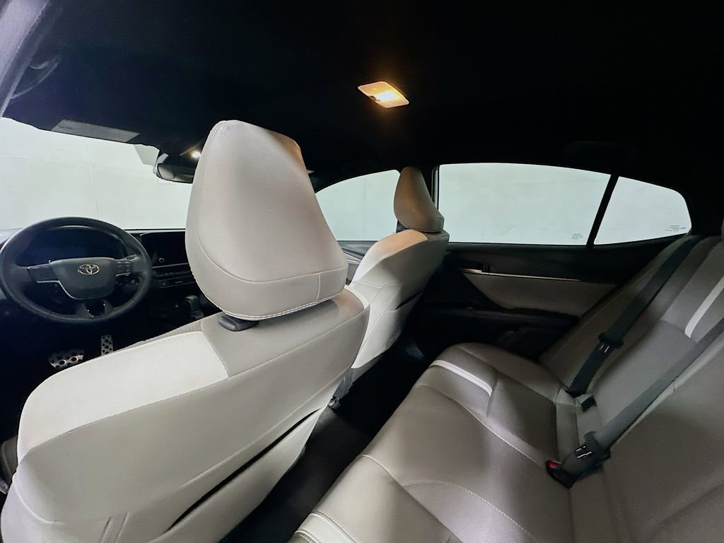 Used 2025 Toyota Camry SE w/ Convenience Package image 11