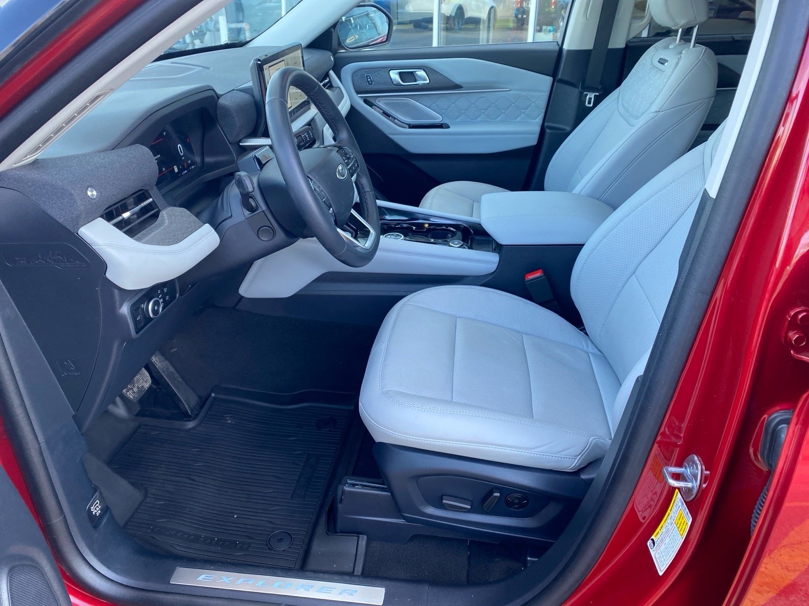 Used 2025 Ford Explorer Platinum w/ LUX Leather Package image 9